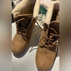 SM New York Women's Tan Suede Ankle Boots